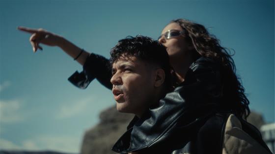 Emir Can İğrek Balkon