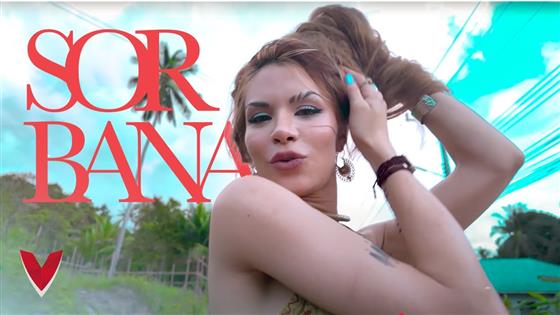 Feride Hilal Akın Sor Bana